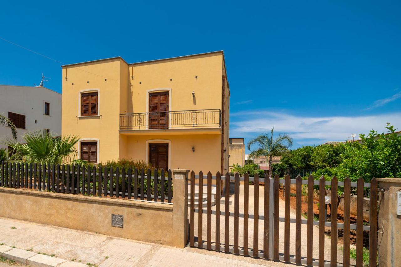 Perla Di Mare Appartamenti Castelluzzo Exteriör bild