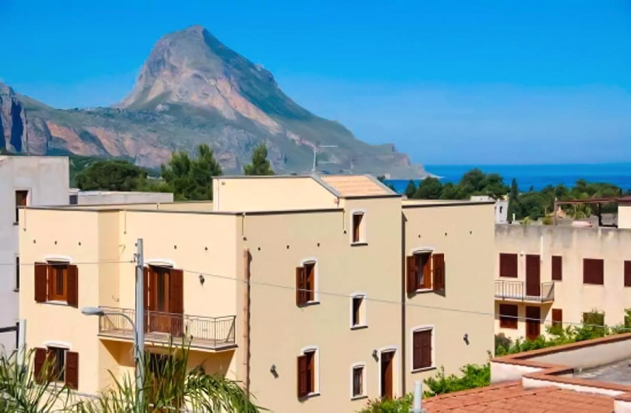 Perla Di Mare Appartamenti Castelluzzo Exteriör bild